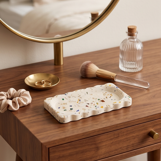 Petit plateau à bijoux artisanal en terrazzo – plusieurs finitions