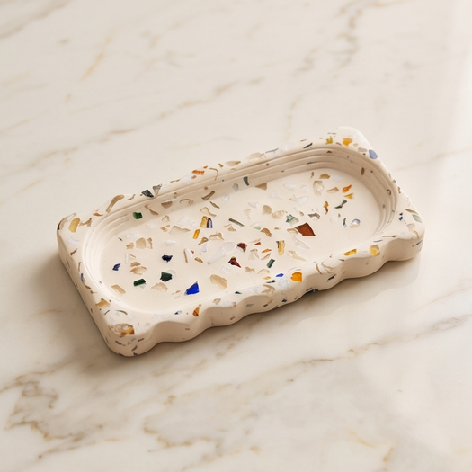 Petit plateau à bijoux artisanal en terrazzo – plusieurs finitions