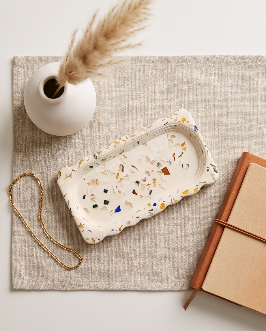 Petit plateau à bijoux artisanal en terrazzo – plusieurs finitions